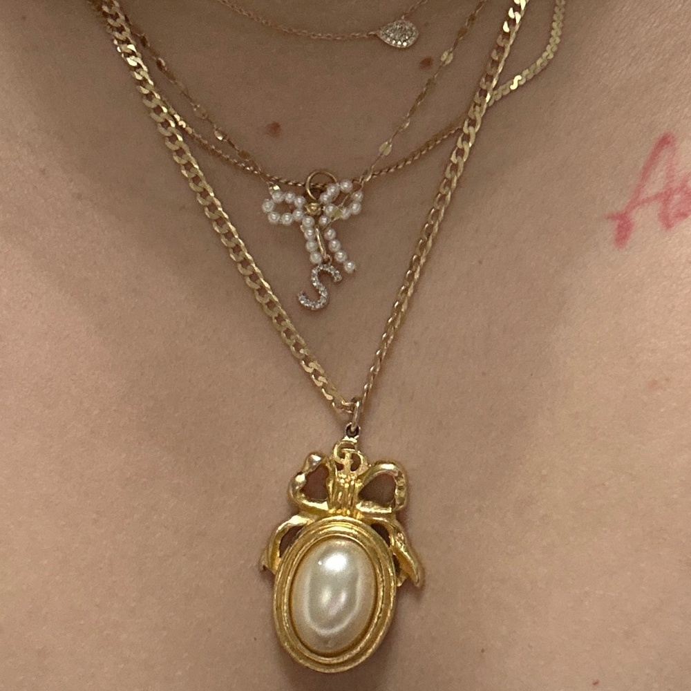 Rare Christian Dior Pearl Bow Cabochon